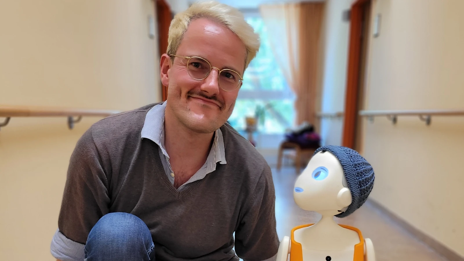 Ein Roboter im Seniorenheim | FluxFM-Reportage, © Marius Legowski, FluxFM. Ein Roboter im Seniorenheim | FluxFM-Reportage, © Marius Legowski, FluxFM.