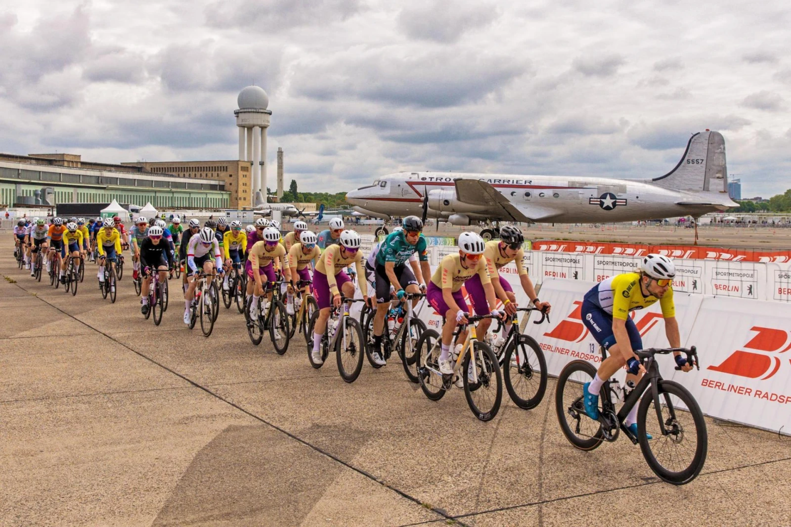 VELOBerlin - Das Fahrradfestival am 11. & 12. April 2025 | Flughafen Tempelhof, © Guido Schwarz VELOBerlin - Das Fahrradfestival am 11. & 12. April 2025 | Flughafen Tempelhof, © Guido Schwarz