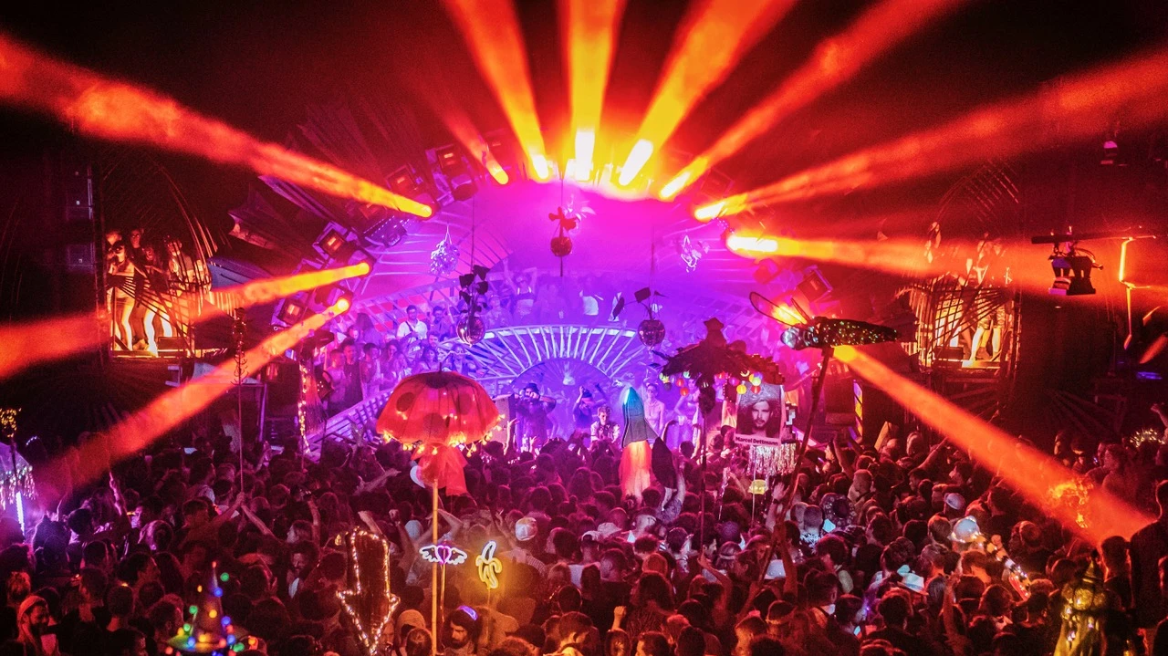 Kleiner, familiärer und mit einer Menge Glitzer und Licht | Garbicz Festival 2024, © Garbicz Festival Kleiner, familiärer und mit einer Menge Glitzer und Licht | Garbicz Festival 2024, © Garbicz Festival