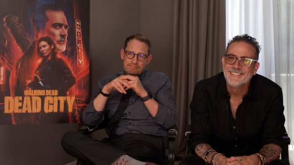 "The Walking Dead: Dead City" (Staffel 2) | Jeffrey Dean Morgan & Scott Gimple im Interview, © Ron Stoklas / FluxFM