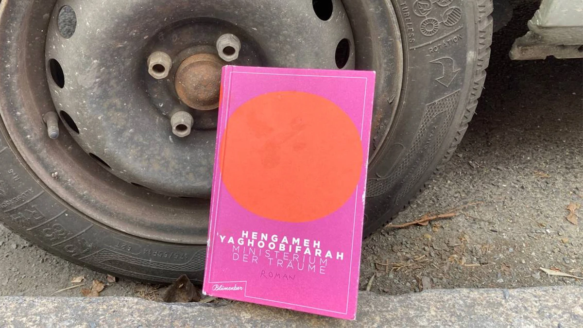 Hengameh Yaghoobifarah – Ministerium der Träume | Lesen und lesen lassen Hengameh Yaghoobifarah – Ministerium der Träume | Lesen und lesen lassen