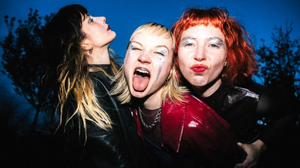 Neu im FluxFM-Programm: My Ugly Clementine, Bilderbuch, Lovehead, Westside Cowboy uvm., © Mala Kolumna Neu im FluxFM-Programm: My Ugly Clementine, Bilderbuch, Lovehead, Westside Cowboy uvm., © Mala Kolumna