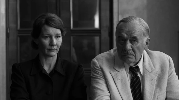 Sandra Hüller (l) und Hanns Zischler (r) im Film "Vaterland" als Erika und Thomas Mann, © Agata Grzybowsk Sandra Hüller (l) und Hanns Zischler (r) im Film "Vaterland" als Erika und Thomas Mann, © Agata Grzybowsk