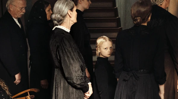 "In die Sonne schauen" - Mascha Schilinski präsentiert einen Jahrhundertfilm | Breitbild, © Studio Zentral "In die Sonne schauen" - Mascha Schilinski präsentiert einen Jahrhundertfilm | Breitbild, © Studio Zentral