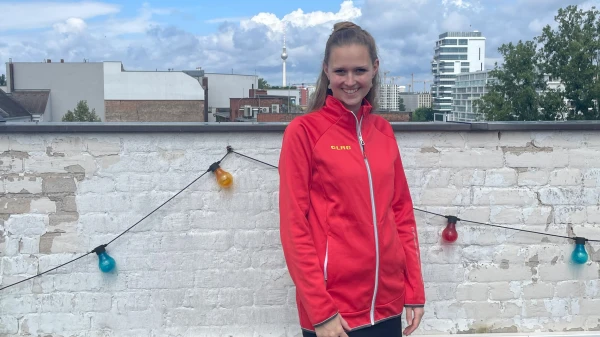 Schwimmunterricht für Erwachsene - Warum es nie zu spät ist | Interview mit Mirjam von der DLRG, © Yola Jordans Schwimmunterricht für Erwachsene - Warum es nie zu spät ist | Interview mit Mirjam von der DLRG, © Yola Jordans