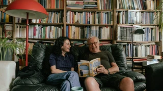 Gegen Einsamkeit im Alter | Sonay e.V. , © Yagmur Bücher Gegen Einsamkeit im Alter | Sonay e.V. , © Yagmur Bücher