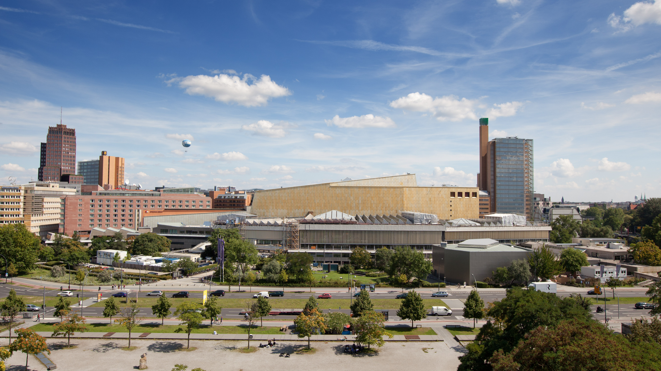 © https://upload.wikimedia.org/wikipedia/commons/c/c9/Staatsbibliothek_zu_Berlin_Potsdamer_Strasse.jpg
