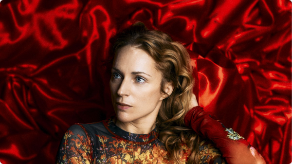 „Ich dachte zuerst, ich hätte Covid, aber es stellte sich heraus, dass ich schwanger war“ | Interview mit AGNES OBEL, © Alex Brüel Flagstad