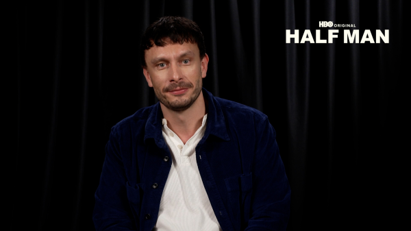 "Half Man" - Serie über toxische Männlichkeit und Bruderliebe | Richard Gadd im Interview, © Ron Stoklas / FluxFM