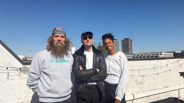 "Im besten Sinne habe ich mit dem jungen Kerl, der dieses Album gemach hat, nichts mehr zu tun" | Drangsal im Interview , © FluxFM "Im besten Sinne habe ich mit dem jungen Kerl, der dieses Album gemach hat, nichts mehr zu tun" | Drangsal im Interview , © FluxFM