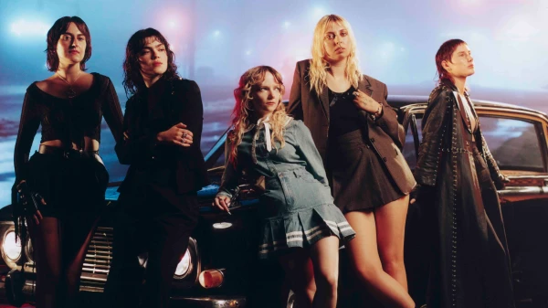 Neu im FluxFM-Programm: The Last Dinner Party, Tame Impala, MOLA, Master Peace, ENDE uvm., © Cal McIntyre Neu im FluxFM-Programm: The Last Dinner Party, Tame Impala, MOLA, Master Peace, ENDE uvm., © Cal McIntyre