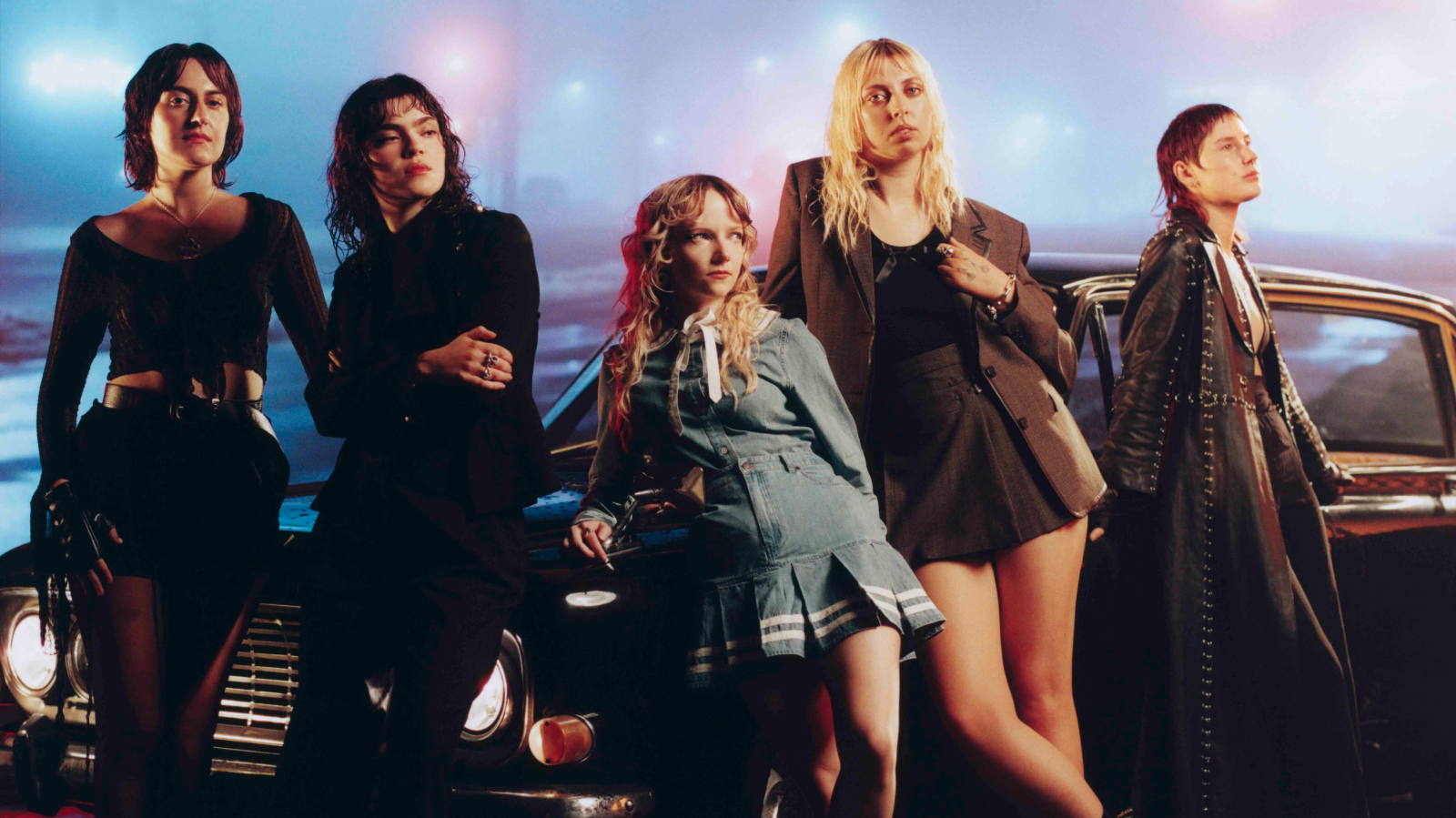 Neu im FluxFM-Programm: The Last Dinner Party, Tame Impala, MOLA, Master Peace, ENDE uvm., © Cal McIntyre