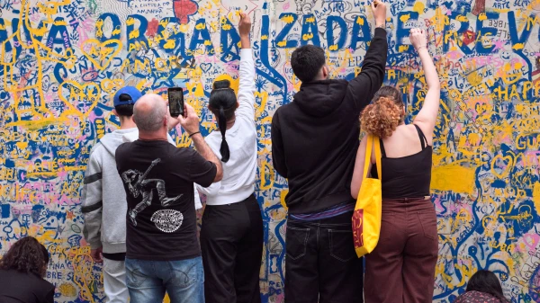 Oscar Murillo: Kollektive Osmose | DAS MINSK (Potsdam), © Oscar Murillo, A song to a tearful garden, 2025. Courtesy of the artist © Oscar Murillo. Photo: Reinis Lismanis Oscar Murillo: Kollektive Osmose | DAS MINSK (Potsdam), © Oscar Murillo, A song to a tearful garden, 2025. Courtesy of the artist © Oscar Murillo. Photo: Reinis Lismanis