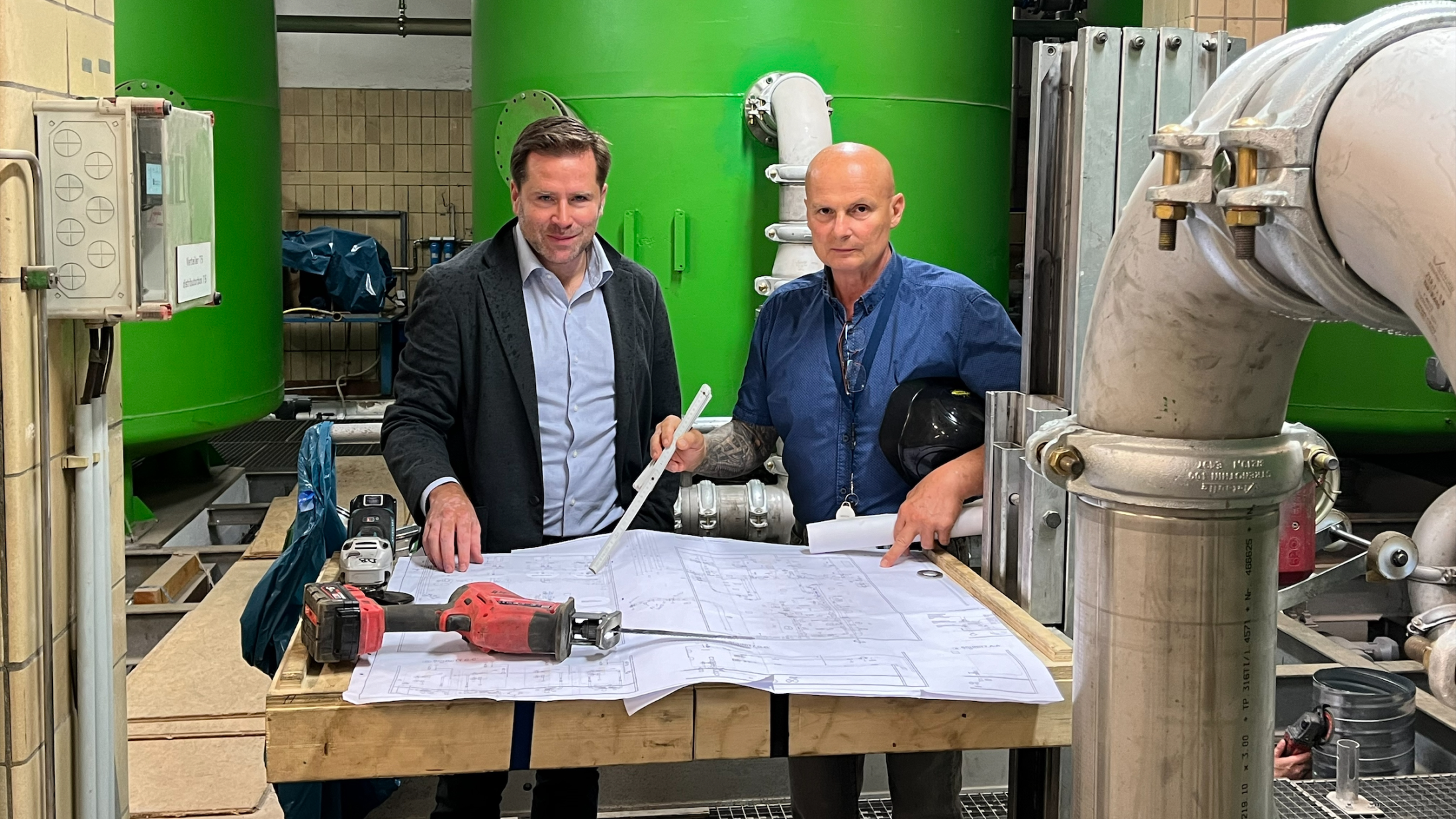 © Fabian Schmitz-Grethlein (Geschäftsführer der Tempelhof Projekt GmbH) und Matthias Lorenz (Projektleiter für Sanierungsmaßnahmen) im flughafeneigenen Wasserwerk 