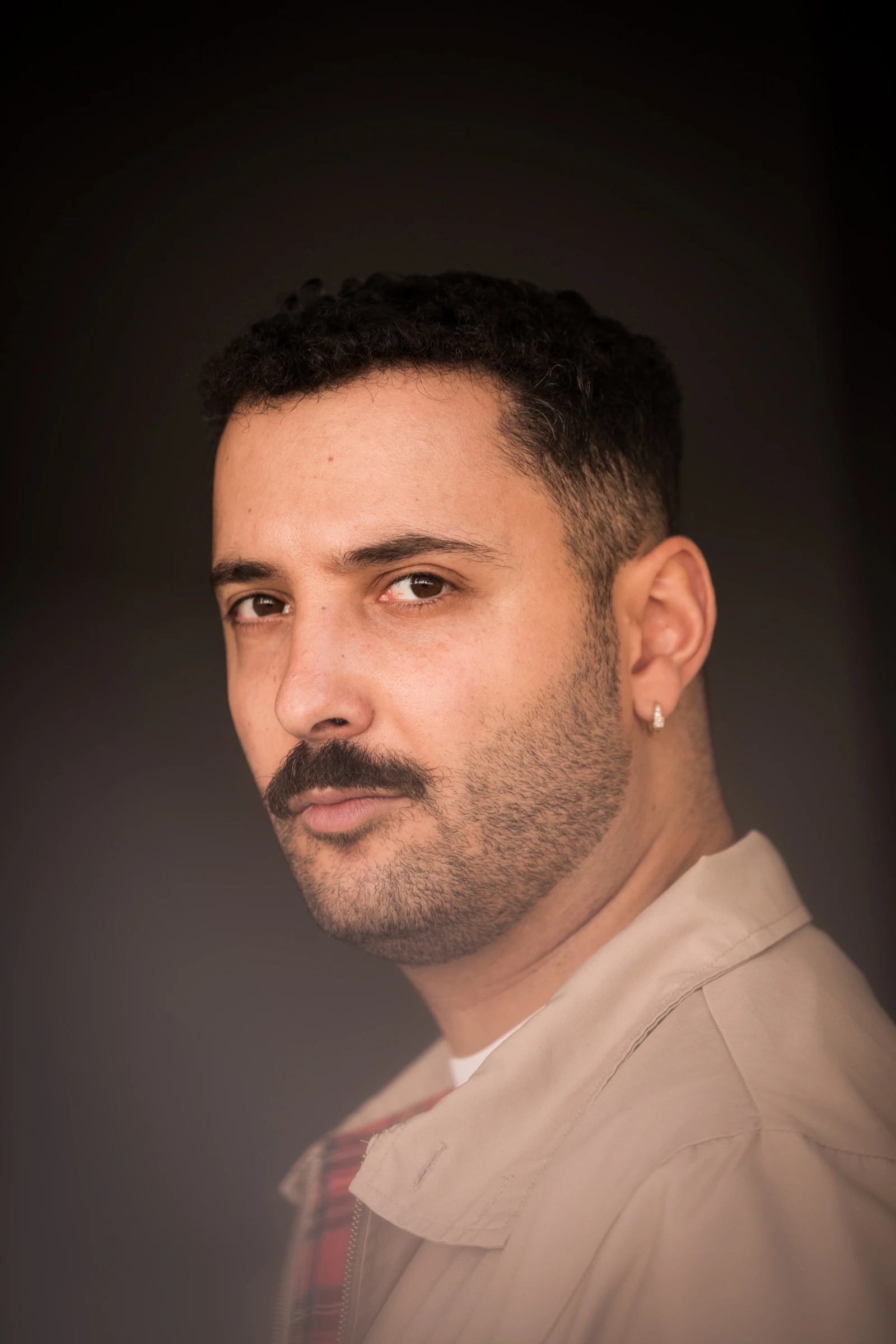 Interview mit Fikri Anıl Altıntaş | "Wenn wir diesen toxischen Männlichkeitsbegriff nutzen, ...", © Benjamin Zibner Interview mit Fikri Anıl Altıntaş | "Wenn wir diesen toxischen Männlichkeitsbegriff nutzen, ...", © Benjamin Zibner