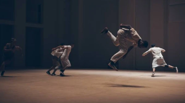 Brisante Gegenwarstperformance und Mitmach-Dance-Battle | Tanz im August, © Stefan Haehnel, CC-Lizenz. Brisante Gegenwarstperformance und Mitmach-Dance-Battle | Tanz im August, © Stefan Haehnel, CC-Lizenz.