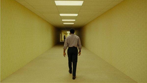 "Backrooms" - Vom Internethype zum gefeierten Horrortrip im Kino | Breitbild & Verlosung, © Courtesy of A24