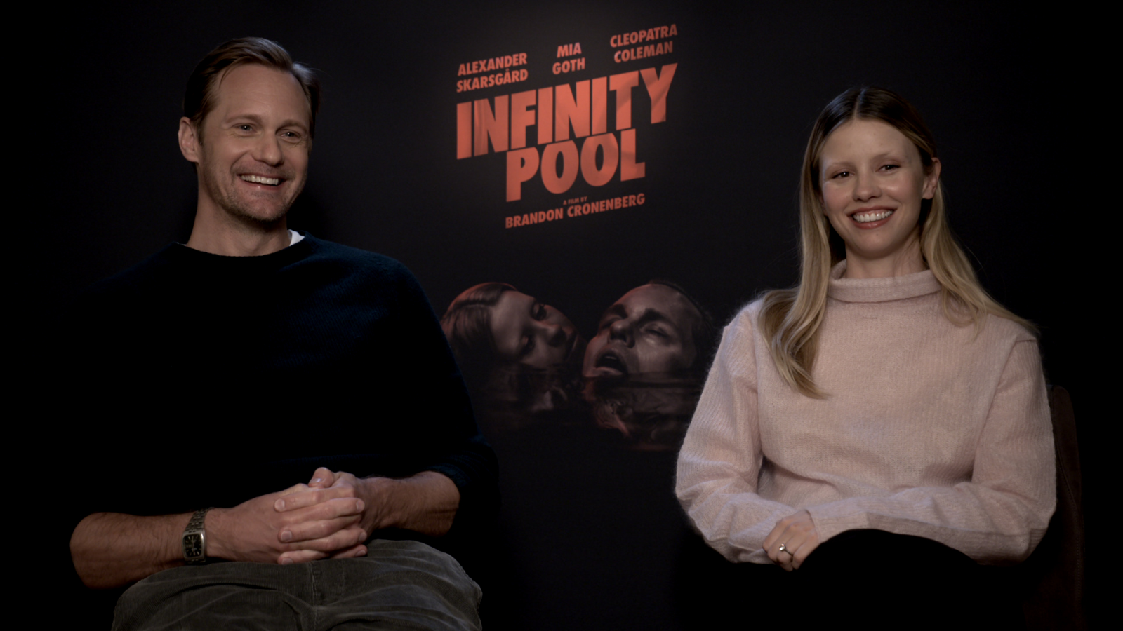 "Die Klone arbeiten und wir gehen ins Berghain" | Mia Goth und Alexander Skarsgård im Interview, © Ron Stoklas / FluxFM / Universal Pictures Germany