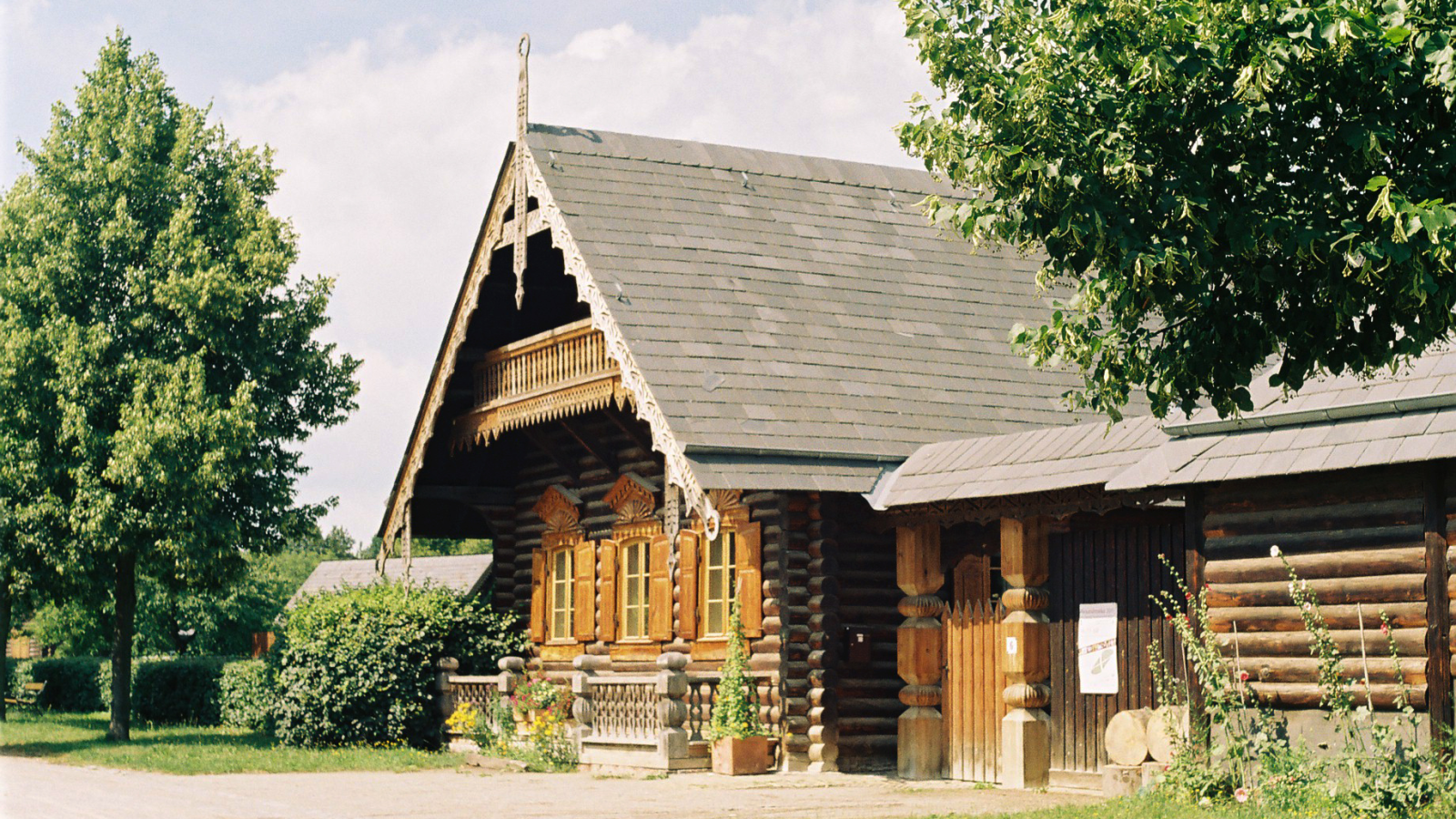 Die russische Kolonie vor den Toren Berlins | Berliner Schnipsel, © https://commons.wikimedia.org/wiki/File:Russische_Kolonie_Alexandrowka_in_Potsdam.jpg