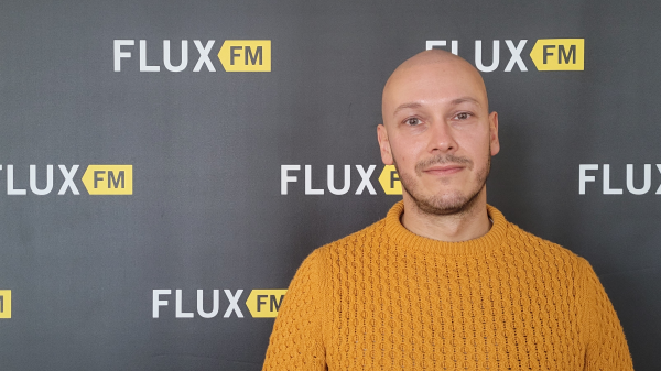 "Serie für alle, die ihrem Alltag entfliehen möchten" | Benjamin Gutsche im Interview, © FluxFM / Ron Stoklas