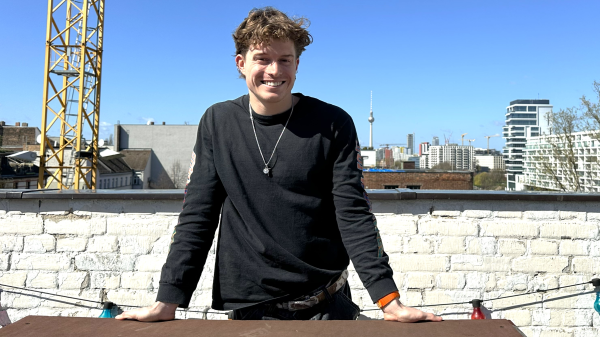 Die Clubkultur Berlins festgehalten im Großformat | Interview mit Illustrator Antonio Riverón , © Yola Jordans