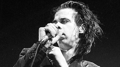 Vom Kreuzberger Loft auf die Weltbühnen: Nick Caves Berliner Jahre | Berliner Schnipsel, © https://commons.wikimedia.org/wiki/File:Nick_Cave_1986_cropped.jpg