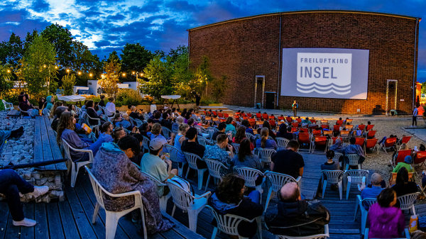 © Freiluftkino INSEL am Abend