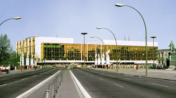 Der Palast der Republik: DDR-Traum, Streitfall, verschwunden | Berliner Schnipsel, © Jörg Blobelt / WikiCommons Der Palast der Republik: DDR-Traum, Streitfall, verschwunden | Berliner Schnipsel, © Jörg Blobelt / WikiCommons