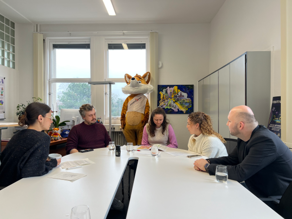 Zora Alber mit den Beteiligungskoordinator:innen Anatolij Krebs, Antonia Richter, Isabelle Cöp sowie dem Bezirksstadtrat für Jugend und Familie, Alexander Ewers (v. l.n.r)&nbsp;, © Zora Alber