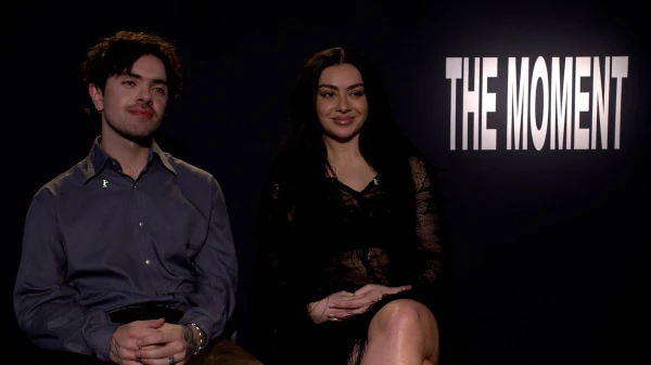 Wie viel von Charli xcx steckt in "The Moment"? | Charli xcx & Regisseur Aidan Zamiri im Interview, © FluxFM / Ron Stoklas Wie viel von Charli xcx steckt in "The Moment"? | Charli xcx & Regisseur Aidan Zamiri im Interview, © FluxFM / Ron Stoklas