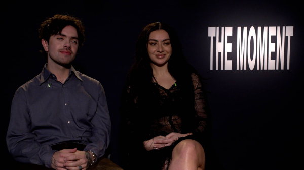 Wie viel von Charli xcx steckt in "The Moment"? | Charli xcx & Regisseur Aidan Zamiri im Interview, © FluxFM / Ron Stoklas