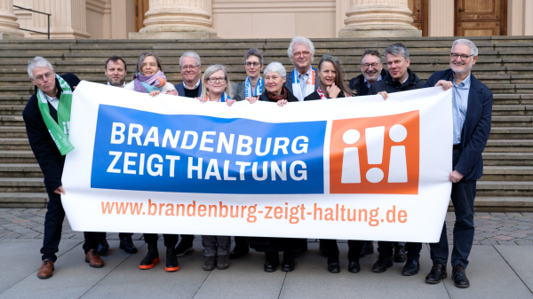 "70% im Land Brandenburg denken ganz anders" | Aktionsbündnis Brandenburg zeigt Haltung im Interview, © Agentur Medienlabor