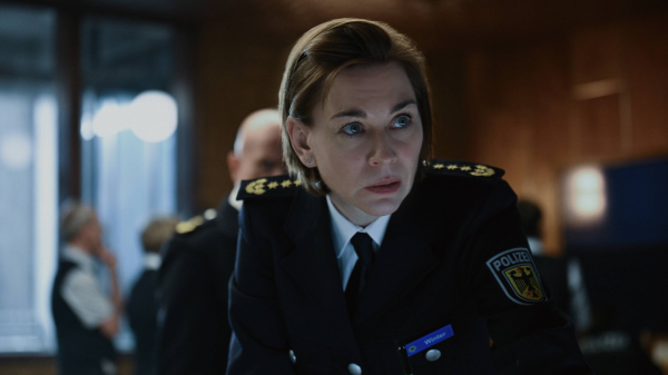 Ein Stück Berlin in London: "Total beeindrucken!" | Christiane Paul im Interview über "Hijack", © Apple TV