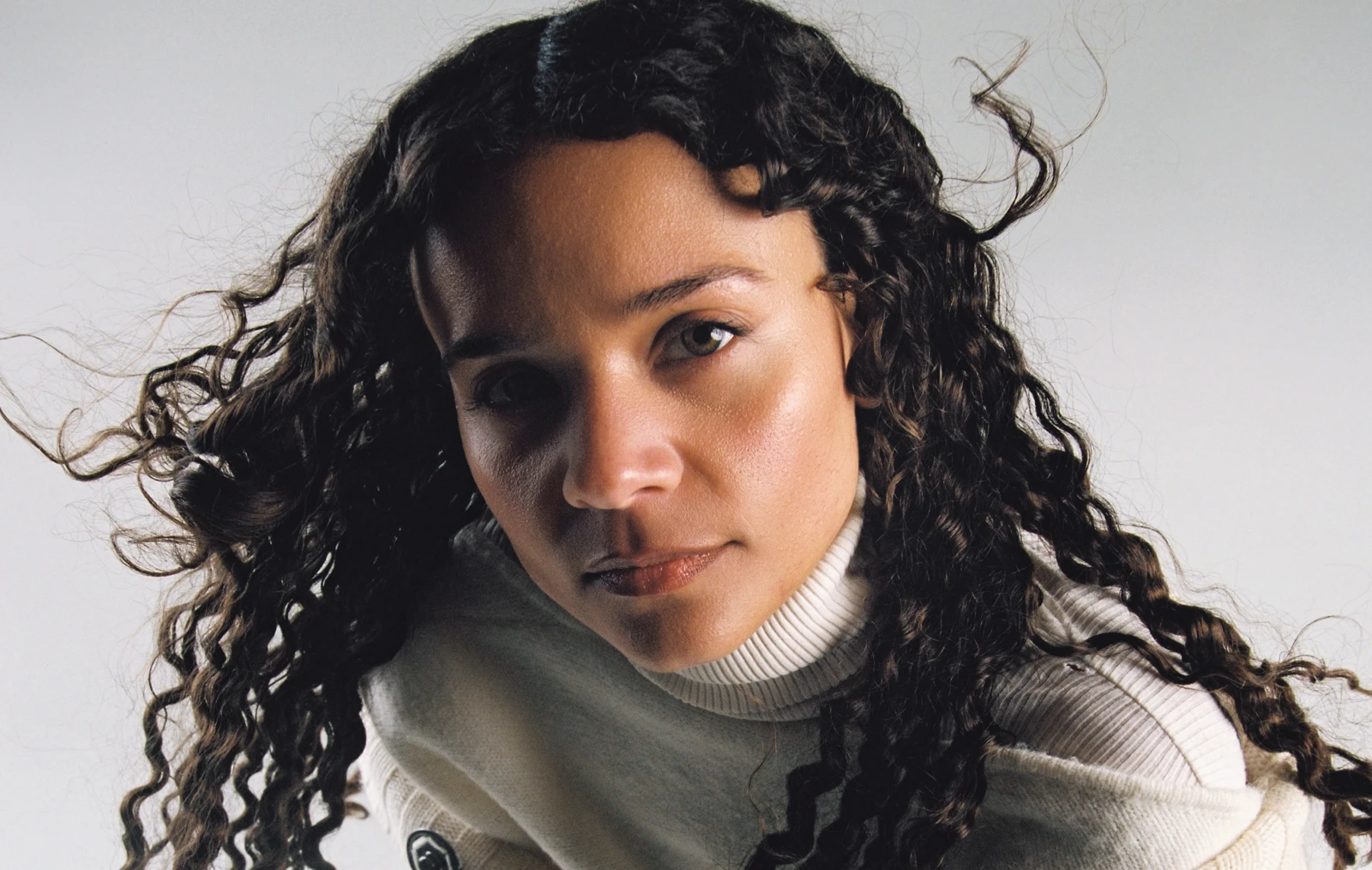 Erika de Casier - "Still" | Feature, © Colin Solal Cardo Erika de Casier - "Still" | Feature, © Colin Solal Cardo