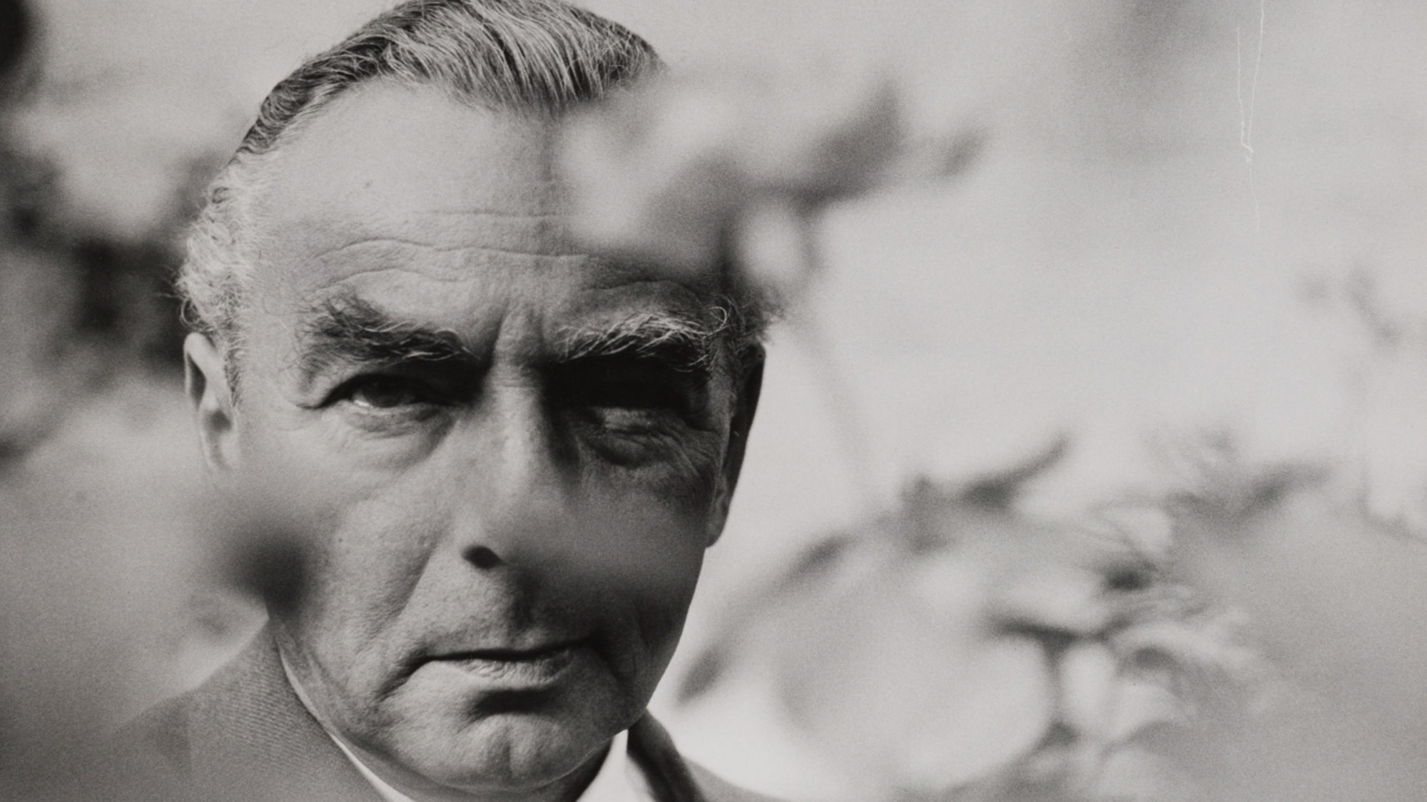 © https://sammlungonline.muenchner-stadtmuseum.de/objekt/erich-kaestner-im-herzogpark-10217480.html