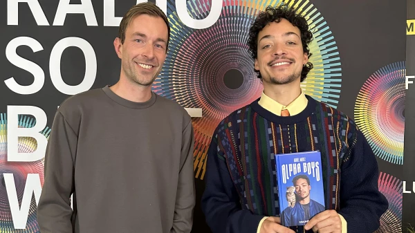 „Alpha Boys“ – Aurel Mertz über Männlichkeit, Baumarkt-Scham und fragile Egos, © FluxFM „Alpha Boys“ – Aurel Mertz über Männlichkeit, Baumarkt-Scham und fragile Egos, © FluxFM