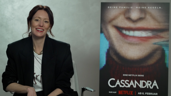"Ich musste eigentlich einen Beruf neu lernen" | "Cassandra"-Star Lavinia Wilson im Interview, © Netflix / FluxFM