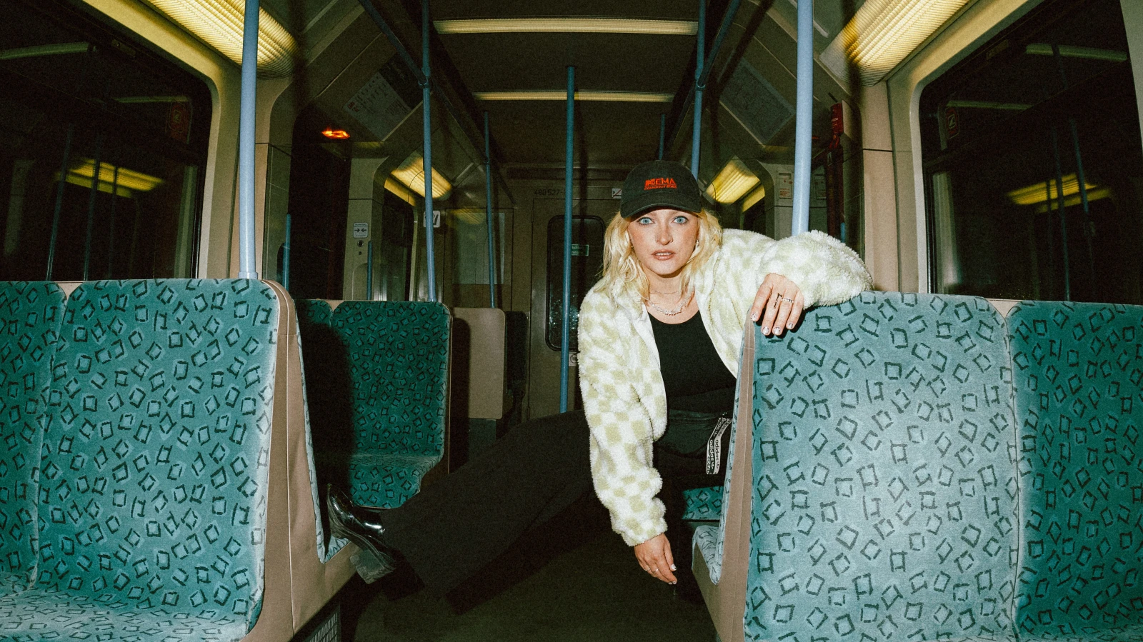 Vier Schlafphasen auf Platte | DJ und Produzentin Josi Miller im Interview, © woodywoodsn Vier Schlafphasen auf Platte | DJ und Produzentin Josi Miller im Interview, © woodywoodsn