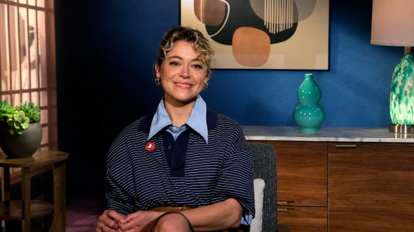 "Maximum Pleasure Guaranteed" - Soccer Mom trifft Killer | Tatiana Maslany im Interview & Kritik, © Ron Stoklas / Apple TV "Maximum Pleasure Guaranteed" - Soccer Mom trifft Killer | Tatiana Maslany im Interview & Kritik, © Ron Stoklas / Apple TV