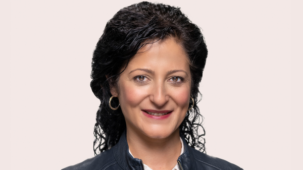 "Wir dulden keine queerfeindliche Angriffe!" | Cansel Kiziltepe im FluxFM-Interview, © CC-Lizenz. Wikimedia Commons