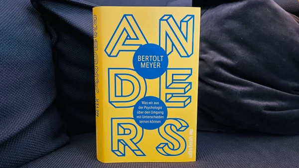 "Die Aufwertung unserer Eigengruppe ist eine Aufwertung von Identität" | Interview, © FluxFM "Die Aufwertung unserer Eigengruppe ist eine Aufwertung von Identität" | Interview, © FluxFM