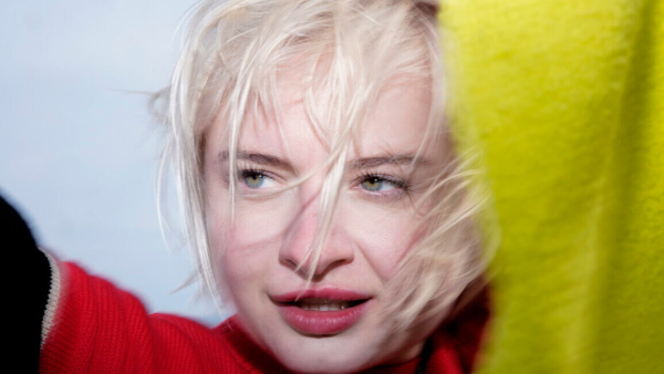 Welche Songs inspirieren Sängerin Låpsley derzeit am meisten? Sie verrät es euch im FluxFM-Ohrspiel, © Guy Bolinaro