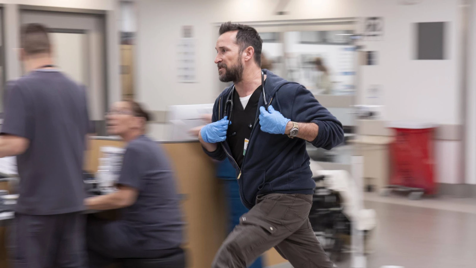 "The Pitt" - Kräftezehrender Krankenhausalltag in Serienform | Breitbild Kritik, © Warner Bros. / hbo "The Pitt" - Kräftezehrender Krankenhausalltag in Serienform | Breitbild Kritik, © Warner Bros. / hbo